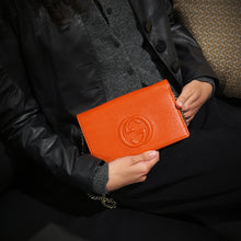 将图片加载到图库查看器，Gucci Soho 链条钱包 TWS
