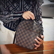 将图片加载到图库查看器，路易威登 Damier Ebene Ipanema TWS 包
