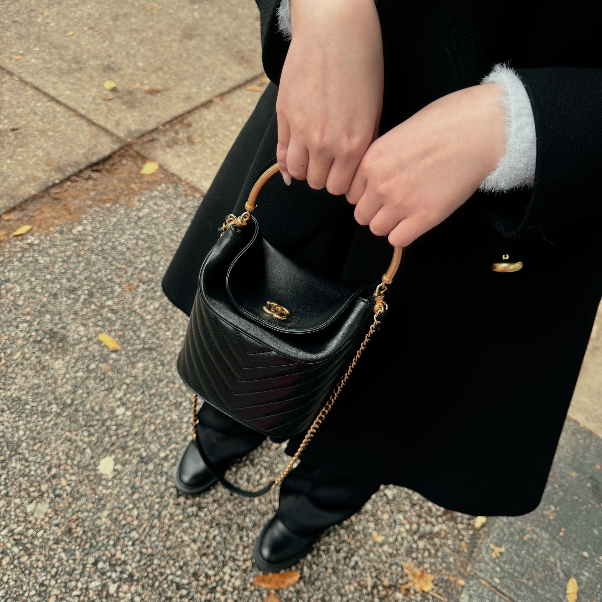 Chanel Chic Black Leather Bucket Bag Chanel Lambskin Chevron Quilted Handle With Chic Bucket Bag  main image 2