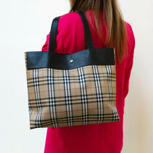 Load image into Gallery viewer, Burberry Classic Tote Bag TWS

