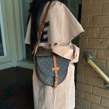 Load image into Gallery viewer, Louis Vuitton Chantilly GM Shoulder Bag
