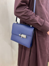 Load image into Gallery viewer, Hermes verrou 21 leather bag
