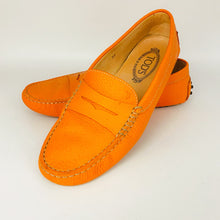 Load image into Gallery viewer, Tod&#39;s orange flat shoes

