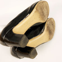Load image into Gallery viewer, Salvatore Ferragamo heels

