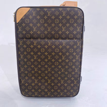 Load image into Gallery viewer, Louis Vuitton pegase 55 carry on
