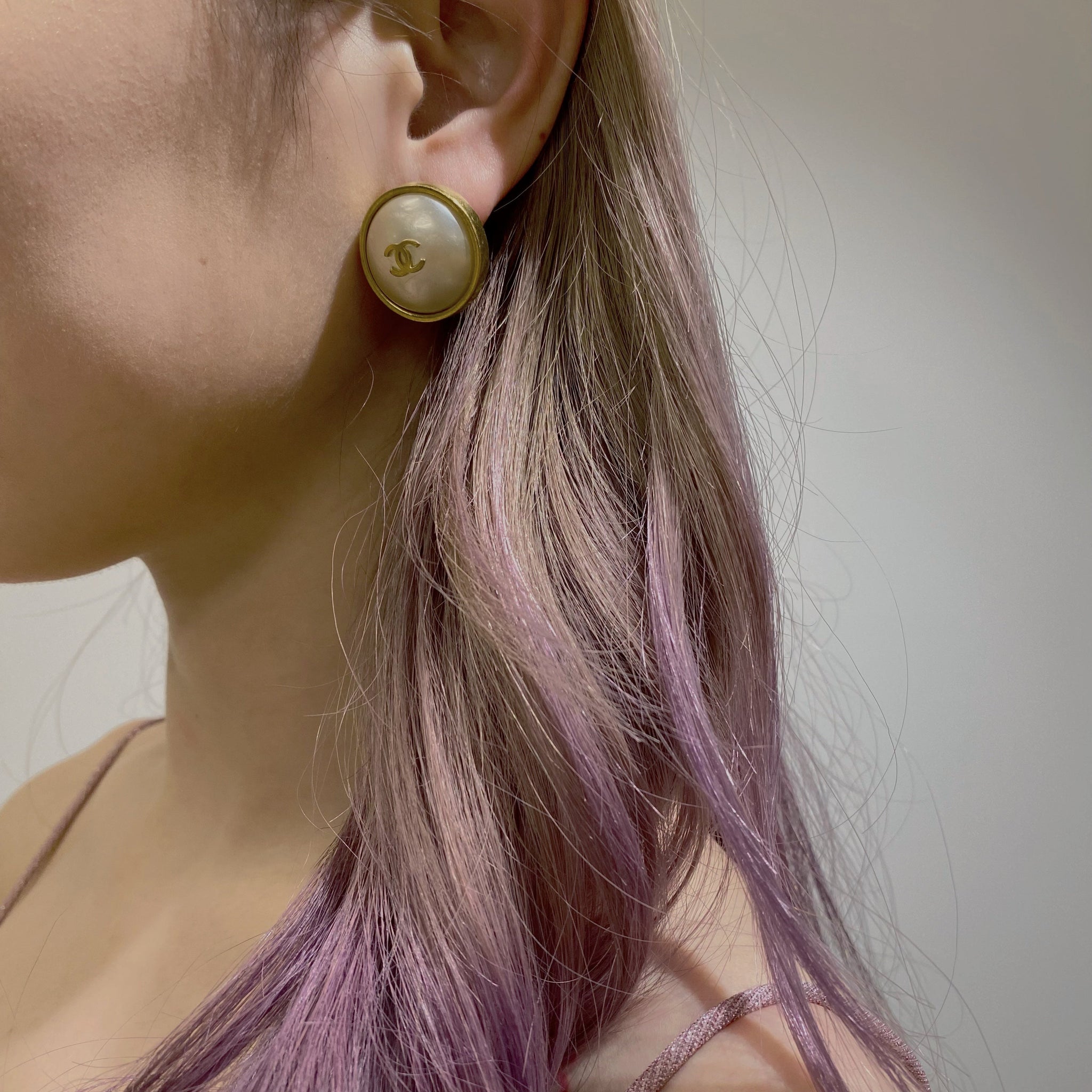 Chanel CC Logo Pearl Earrings TWS – Sheer Room