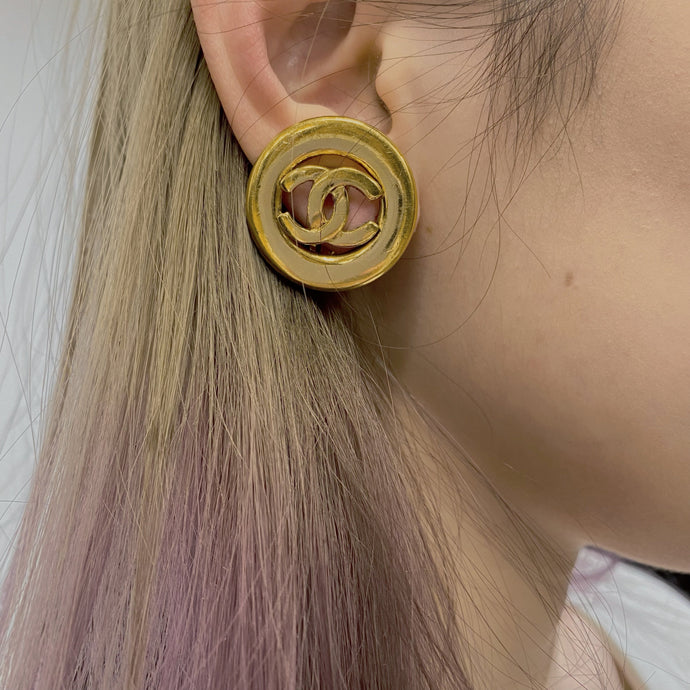 Chanel gold double C logo Earrings
