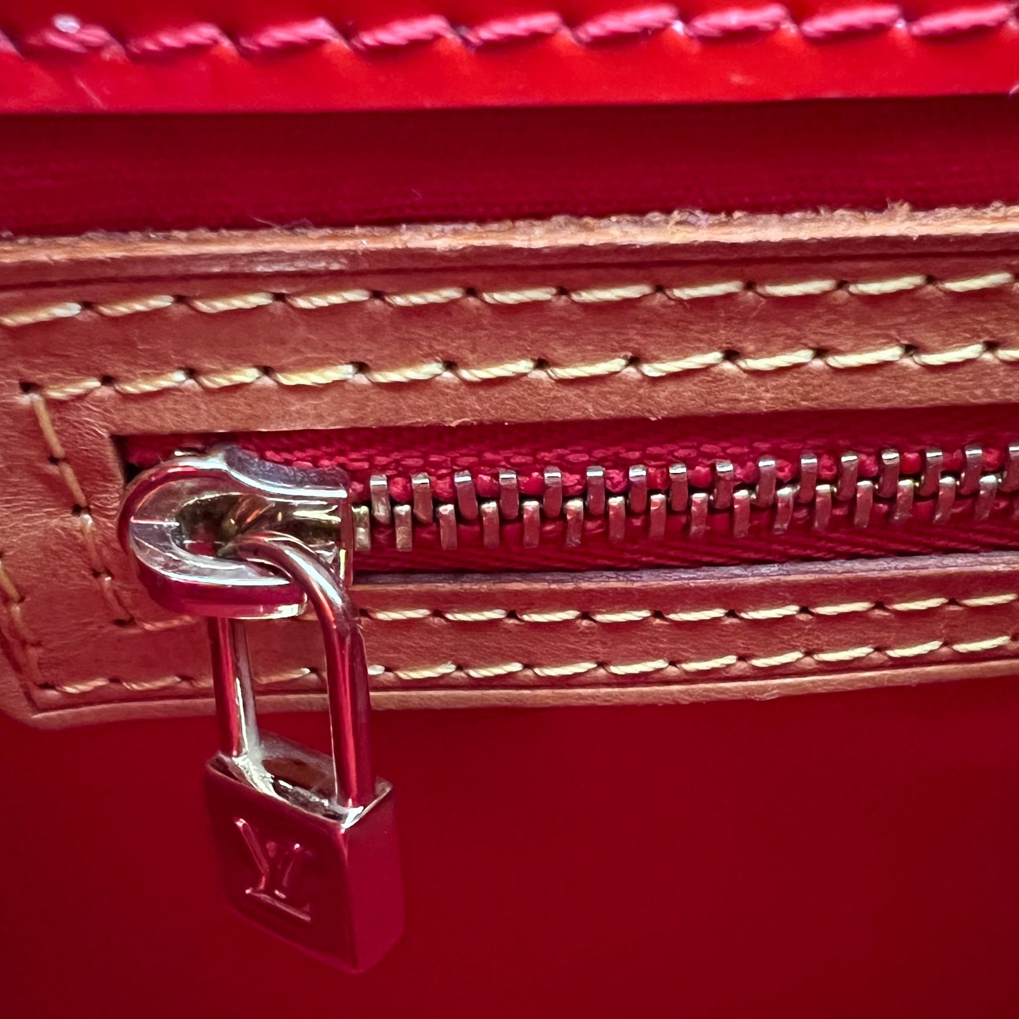 Louis Vuitton 2002 Vernis Reade PM handbag, 780cad free shipping. Website  search for 17211 #sheerroom #louisvuitton #vintage