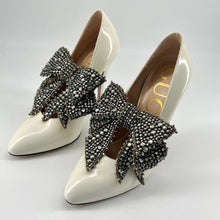 Load image into Gallery viewer, Gucci bow-embellished patent leather pumps
