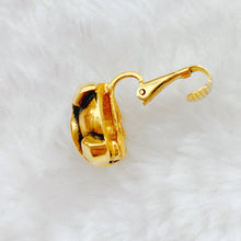 Load image into Gallery viewer, Chanel vintage single earring
