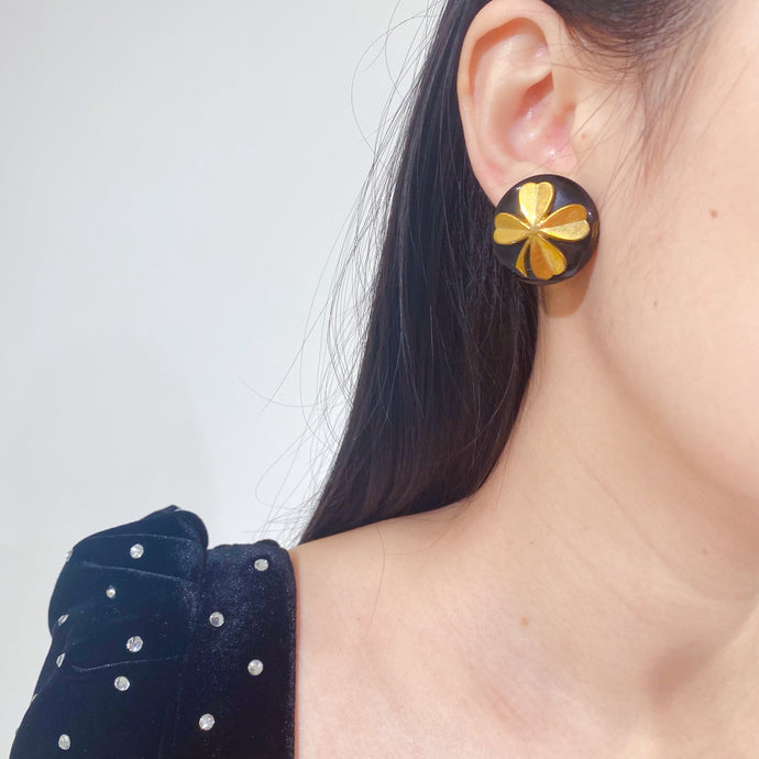Chanel single four leaf clover earring