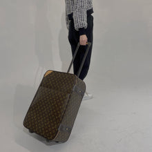 Load image into Gallery viewer, Louis Vuitton pegase 55 carry on
