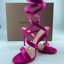 Load image into Gallery viewer, Gianvito rossi spin sandal
