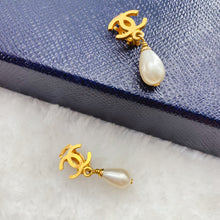 Load image into Gallery viewer, Chanel double C logo and pearl Earrings
