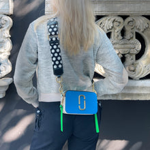 Load image into Gallery viewer, Marc Jacobs Snapshot leather bag
