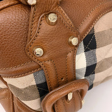 Load image into Gallery viewer, Burberry Plaid shoulder bag
