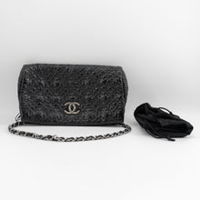 Load image into Gallery viewer, Chanel patent leather shoulder bag
