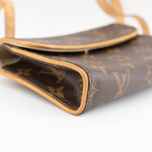 Load image into Gallery viewer, Louis Vuitton monogram waist bag
