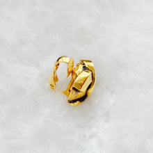 Load image into Gallery viewer, Chanel Double C logo Vintage Single Earring
