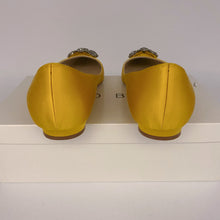 Load image into Gallery viewer, Manolo Blahnik yellow flats
