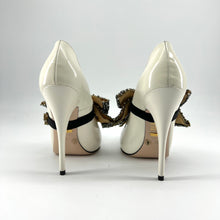 Load image into Gallery viewer, Gucci bow-embellished patent leather pumps
