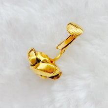 Load image into Gallery viewer, Chanel Double C logo Vintage Single Earring
