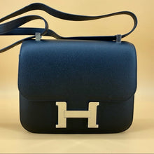 Load image into Gallery viewer, HERMES constance24 leather bag
