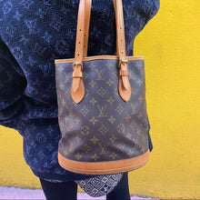 Load image into Gallery viewer, Louis Vuitton Vintage petit Bucket Bag Tote
