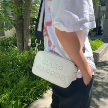 Load image into Gallery viewer, MARC JACOBS THE FLASH BAG

