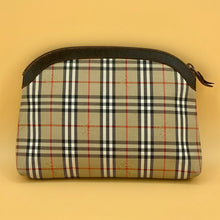 Load image into Gallery viewer, BURBERRY classic pochette/ clutch TWS
