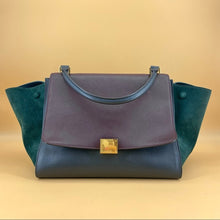 Load image into Gallery viewer, CELINE Smooth Calfskin Medium Bag Trapeze
