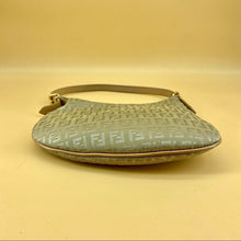 Load image into Gallery viewer, FENDI oyster Vintage bag TWS pop
