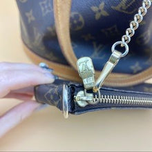 Load image into Gallery viewer, LOUIS VUITTON Petit Bucket Bag
