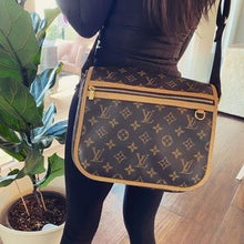 Load image into Gallery viewer, LOUIS VUITTON Messenger Bosphore PM Bag
