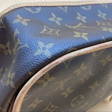 Load image into Gallery viewer, LOUIS VUITTON Messenger Bosphore PM Bag
